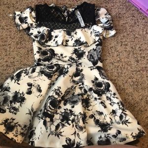 Black and cream girls size 5 dress